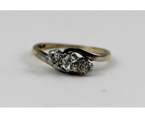 A THREE STONE DIAMOND RING, brilliant cut, set in a platinum mount, on 9ct band, ring size K 1/2 