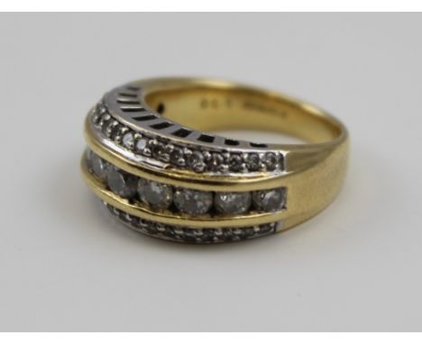 A DIAMOND SET 18CT GOLD LADY'S RING, set with a central band of nine brilliant cut stones, flanked by two rows of smaller dia