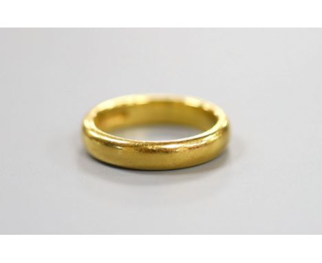 A 1930's 22ct gold wedding band, size K/L, 6.9 grams.