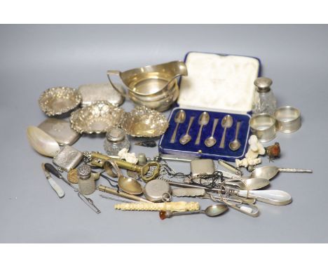 Mixed small silver and other collectable including a cased set of silver silver coffee spoons, a George III silver cream jug,