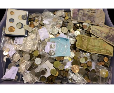Large collection of 20th century world coins, combined weight approximately 5.7kg. P&amp;P Group 3 (£25+VAT for the first lot