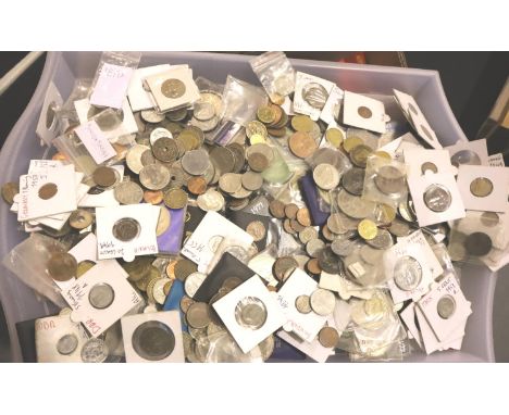 A large collection of world coins and UK commemorative crowns. P&amp;P Group 3 (£25+VAT for the first lot and £5+VAT for subs