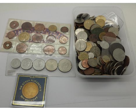 Coin covers, presentation coins and tokens, with a collection of loose world coins. P&amp;P Group 3 (£25+VAT for the first lo