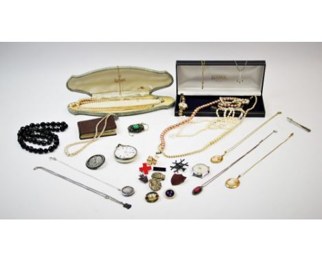 A selection of early 20th century and later jewellery, to include, two cameo pendants of classical busts, a locket decorated 