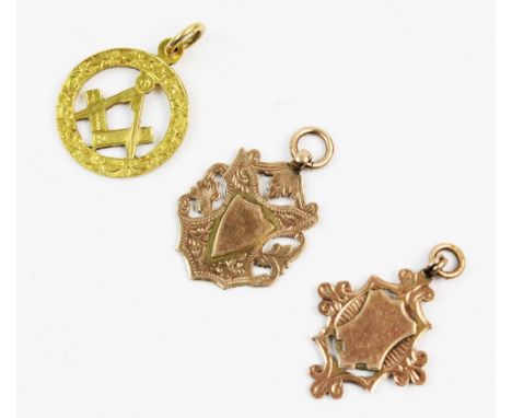 A 9ct gold masonic pendant, the pierced design pendant depicting a compass and set square within an engraved border surround,