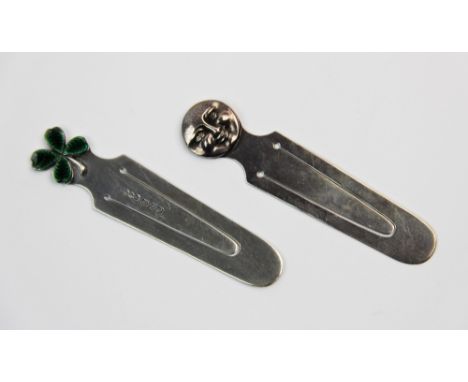 An Edwardian silver bookmark, Sampson Mordan & Co Ltd, Chester 1910, designed as the man in the moon atop plain polished mark