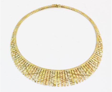 An 18ct gold tri-colour collarette, the graduating fringe measuring between 4mm and 28mm, comprising alternating sections of 