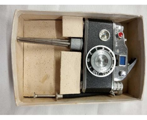 AN UNUSUAL CAMERA TABLE LIGHTER WITH COMPASS &amp; WITH INITIALS 