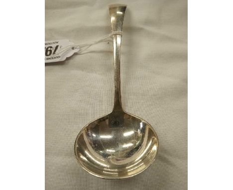 A SILVER SAUCE LADLE WITH RAT TAIL BOWL, SHEFFIELD 1928 BY M&amp;W