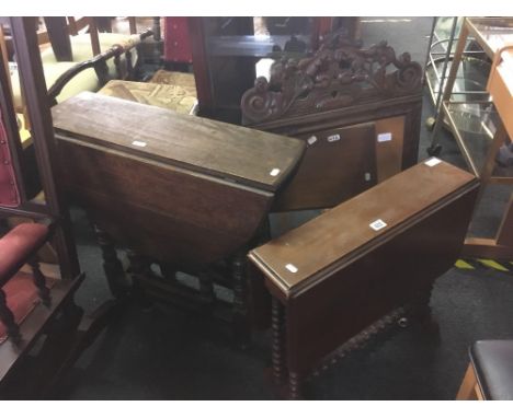 SUTHERLAND TABLE, OAK DROP FLAP TABLE WITH GATE LEGS &amp; A CARVED FRAMED WALL MIRROR