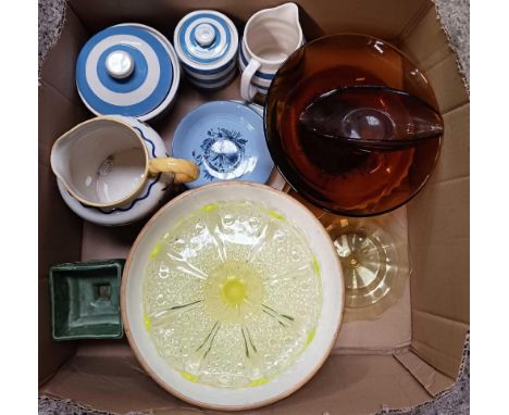 CARTON WITH SEA SHANTY JUG, BROWN GLASS BOWLS, CORNISH WARE MIXING BOWL &amp; YELLOW GLASS CAKE STAND