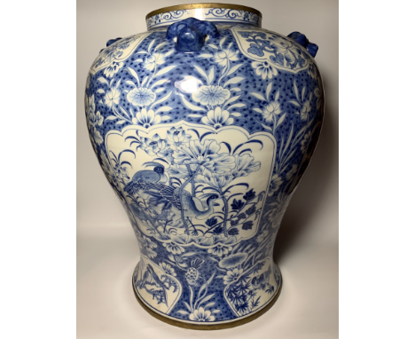 A HUGE 19TH / 20TH CENTURY CHINESE KANGXI STYLE BLUE AND WHITE TEMPLE VASE HAVING BIRD AND FLORAL DESIGN, UNMARKED TO BASE, H