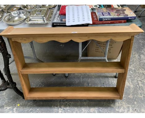 A VINTAGE PINE SHELF RACK 