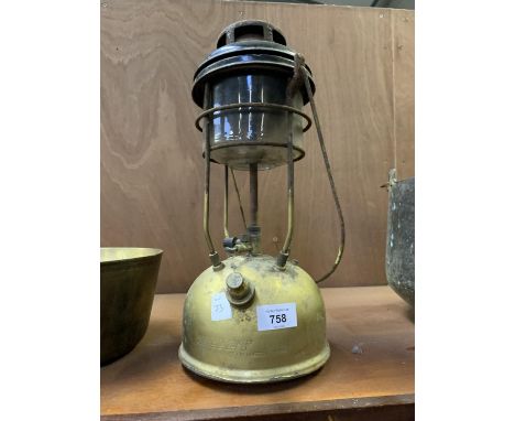A VINTAGE BRASS TILLEY LAMP - MODEL NO BP49A 