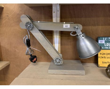 A VINTAGE STYLE ADJUSTABLE DESK ANGLE POISE LAMP 