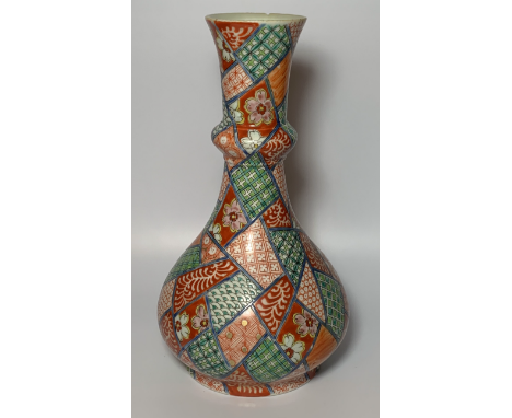 A 19TH / 20TH CENTURY CHINESE POLYCHROME ENAMEL BOTTLE VASE WITH PATCHWORK DESIGN PATTERN, SIX CHARACTER MARK TO BASE, HEIGHT