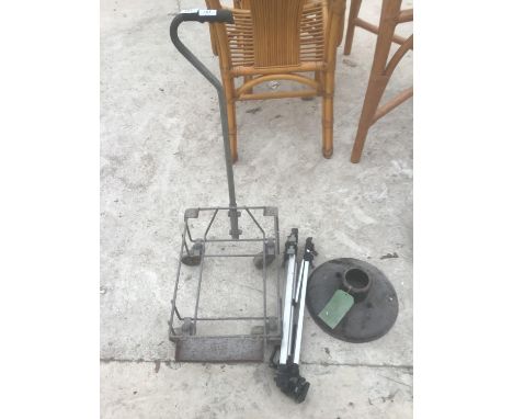 A SMALL METAL TROLLEY WITH A HEAVY DUTY INDUSTRIAL LAMP SHADE AND A TRIPOD 