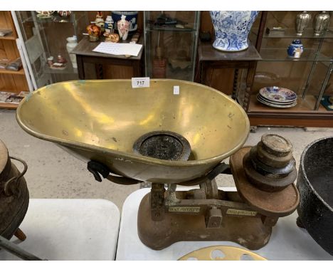 A VINTAGE W&amp;T AVERYL BIRMINGHAM SET OF WEIGHING SCALES WITH ORIGINAL WEIGHTS 