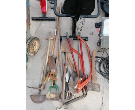 VARIOUS GARDEN TOOLS 