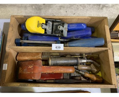 TWO TRAYS OF ASSORTED TOOLS TO INCLUDE A STANLEY RB5 PLANE 
