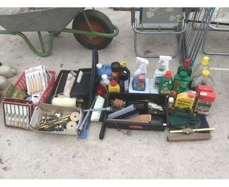A QUANTITY OF GARDEN SPRAYS, PAINTING SUPPLIES, WOOD CARVING TOOLS ETC 