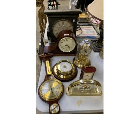 A COLLECTION OF VARIOUS MANTLE CLOCKS AND A BAROMETER 