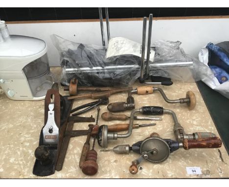 A QUANTITY OF TOOLS TO INCLUDE A RECORD PLANE AND A NEW AND BOXED MITRE SAW 