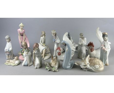 A COLLECTION OF LLADRO CERAMIC FIGURES (QTY) 