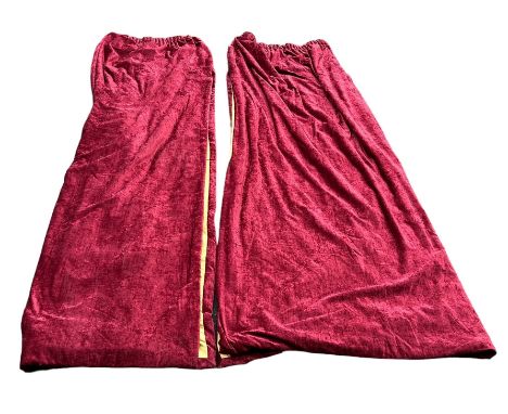 A PAIR OF RED LINED CURTAINS, 285cm x 238cm