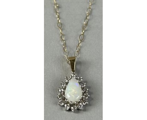 9CT GOLD PEAR CUT CABOCHON OPAL AND CZ ACCENTED CLUSTER PENDANT NECKLACE Weight 1g