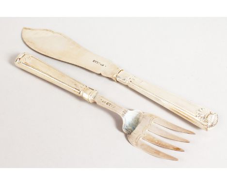 A FISH SLICE AND FORK. Sheffield 1911.  Maker: G.H.