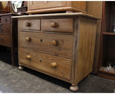 A pine 2/2 drawer dresser comb 2Dimensions100cm(W) 53cm(D) 74cm(H)