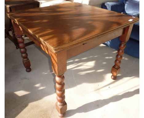 Draw leaf table on bobbin turned supports 