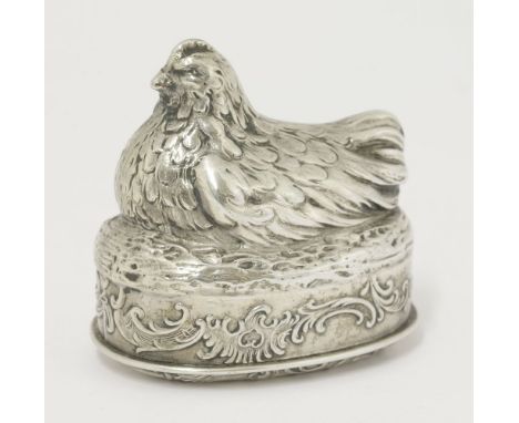 A Continental silver novelty snuff box, 800 standard, late 19th century, modelled as a brooding hen, the hinged base decorate