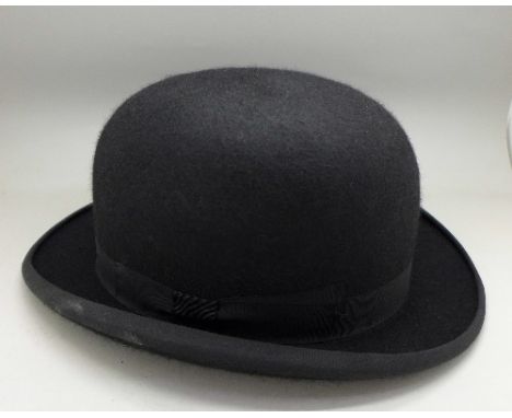A Simpson of Piccadilly bowler hat, boxed, with paper marked Shape JSS model 1, size 7¼