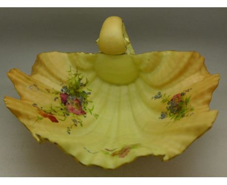 A Royal Worcester blush ivory shell shaped centrepiece or bowl, early 20th Century, 26cm