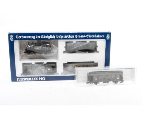 Fleischmann Personenzug 4901, Spur H0, mit 1-B Tenderlok und 3 Wagen, dazu Zusatzwagen 845812, Alterungsspuren, je im OK, Z 2