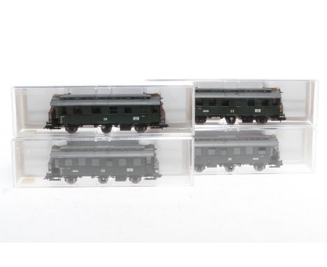 4 Fleischmann Wagen 5761, 5762 und 2x 5763, Spur H0, grün, Alterungsspuren, je im OK, Z 2-3