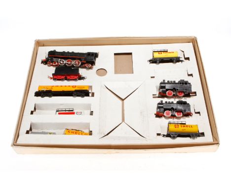 Dressler Zug-Karton, mit 3 Loks und 7 Wagen, darunter 2 Fleischmann Kesselwagen, Spur H0, bespielt, verbastelt, starke Gebrau