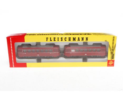Fleischmann Schienenbus mit Anhänger 1372/2, Spur H0, rot, mit Punktkontakt, Alterungsspuren, im leicht besch. OK, sonst Z 2