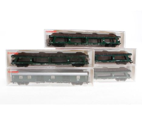 5 Fleischmann Wagen 5101 und 4x 5284, Spur H0, Alterungsspuren, je im Karton, meist Z 2