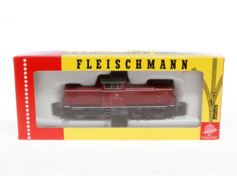 Fleischmann Diesellok ”211 281-1” 1382, Spur H0, mit Punktkontakt, rot, Alterungsspuren, im leicht besch. OK, sonst Z 2