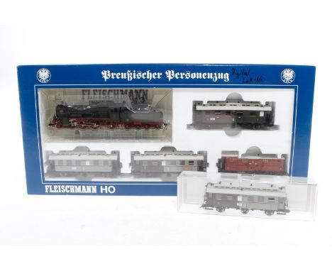 Fleischmann preußischer Personenzug 4899, Spur H0, mit 2-C Schlepptenderlok ”2510” und 4 Wagen, digitalisiert, dazu Zusatzwag