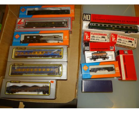 A selection of European Outline coaches and wagons by ROCO, IBERTREN, FLEISCHMANN, LIMA, JOUEF  etc as lotted - G/VG in F/G b