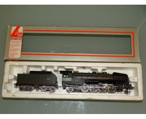 A LIMA French 141.R steam locomotive in SNCF green livery - VG in G/VG box