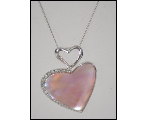 A 9ct / 375 white gold necklace and mother of pearl & diamond heart pendant. Marked 9k / 375. Chain measures 18" long   / Wei