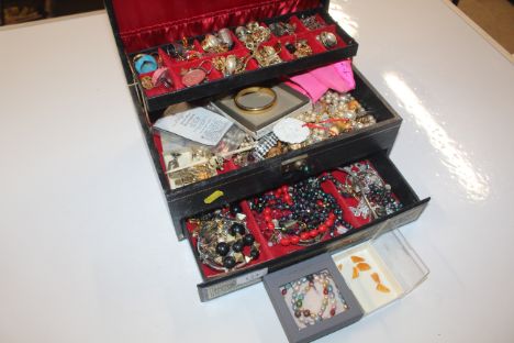 A jewellery box and contents of assorted costume jewellery including Monet, BB etc; and a 1968 half dollar keyring