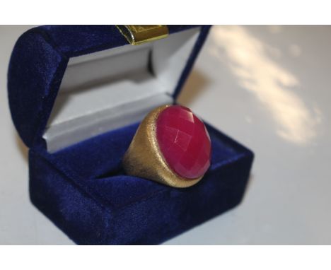 Caroline Pollock for Reliso, large gilt silver ruby coloured statement ring, size P/Q, approx. 16gms