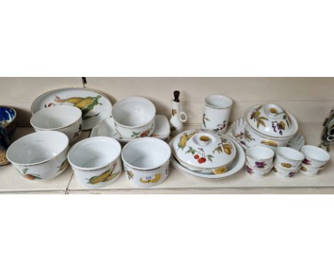 Royal Worcester ‘Evesham’ - serving dishes, bowls etc. (20 items) 