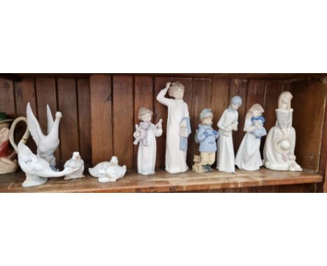 8 Nao figurines with 2 other similar Spanish figurines 